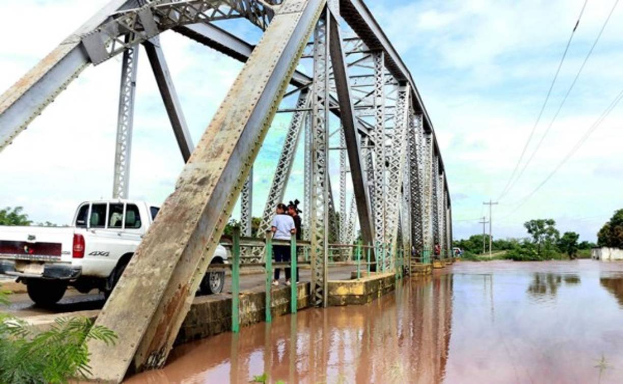 El río Ulúa al nivel del suelo del puente El Plateado en el Progreso, Yoro.