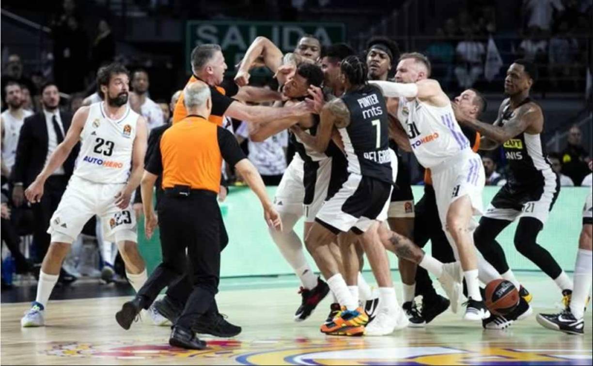 Real Madrid y Partizán interrumpieron su partido por una de las peleas más lamentables que se recuerdan en el baloncesto europeo.