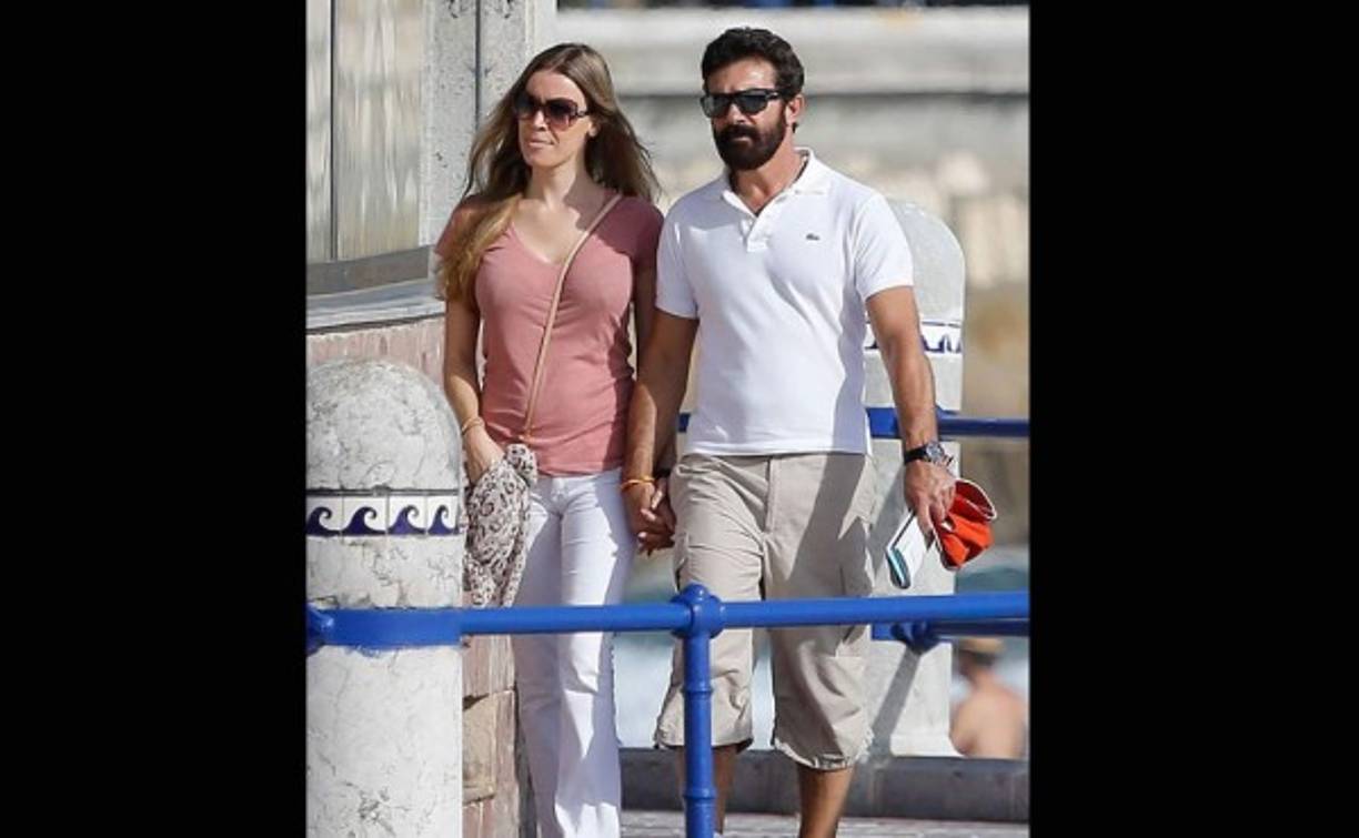 Antonio Banderas conoció a su novia actual, la presentadora de televisión holandesa Nicole Kimpel, en octubre.