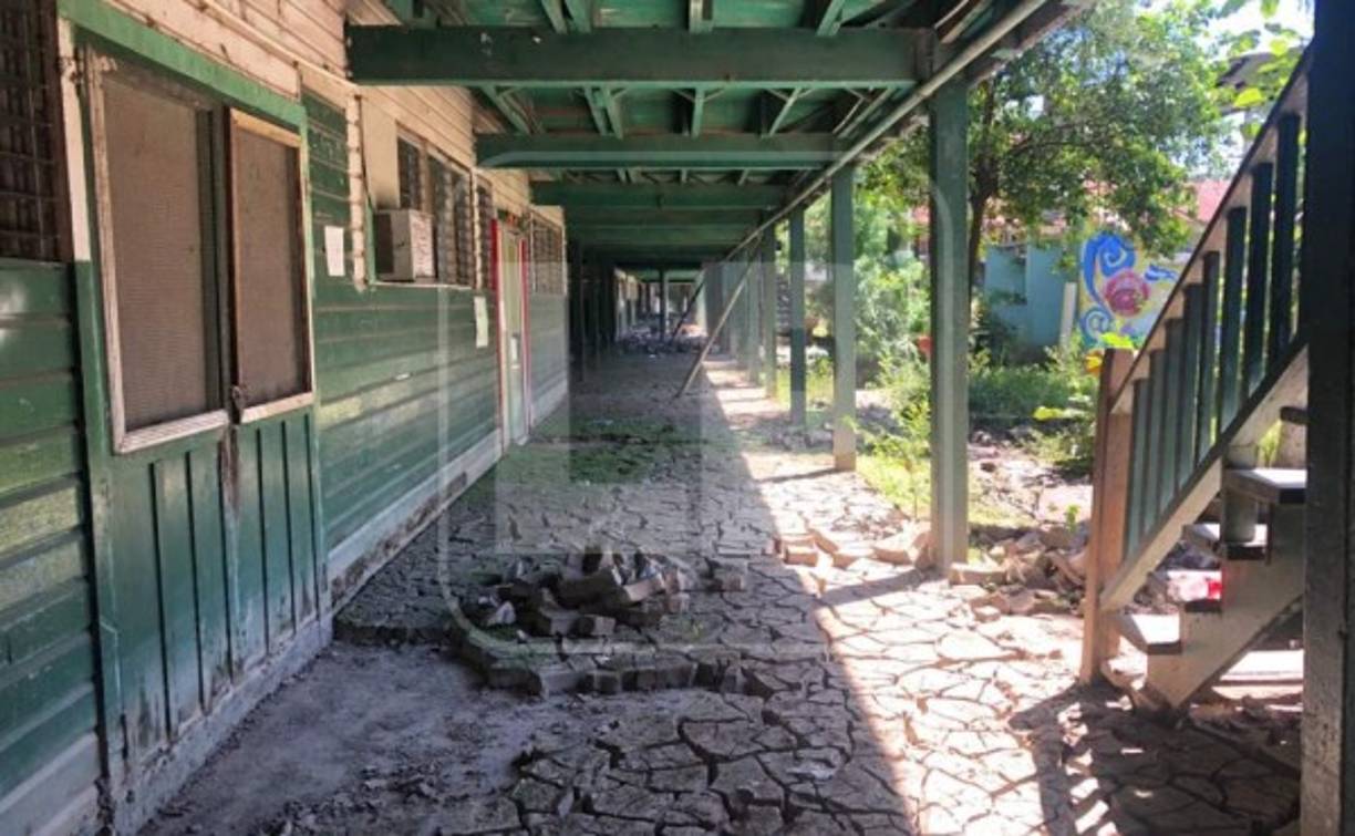 En muchos centros de votación de La Lima aún hay lodo en grandes cantidades que no ha sido removido.