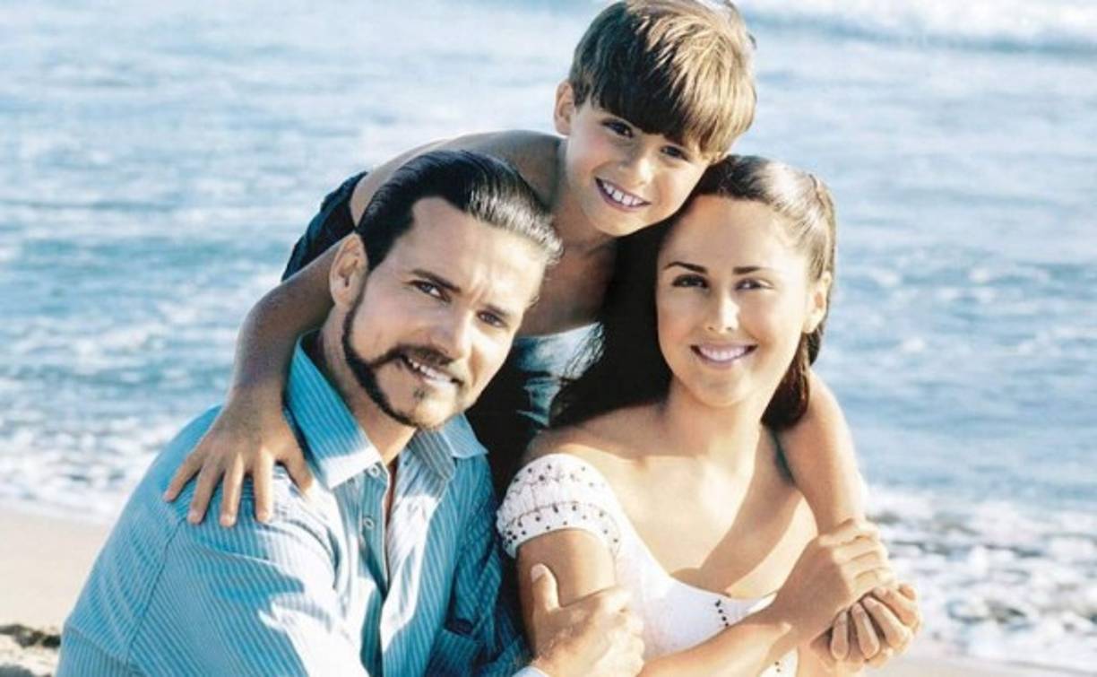 El actor, hijo del también intérprete Manuel Landeta, es recordado por sus personajes en telenovelas infantiles como 'El niño que vino del mar (1999), De pocas pocas pulgas (2003), Clase 406 o Código postal (2006) decidió retirarse del mundo del espectáculo en 2009.