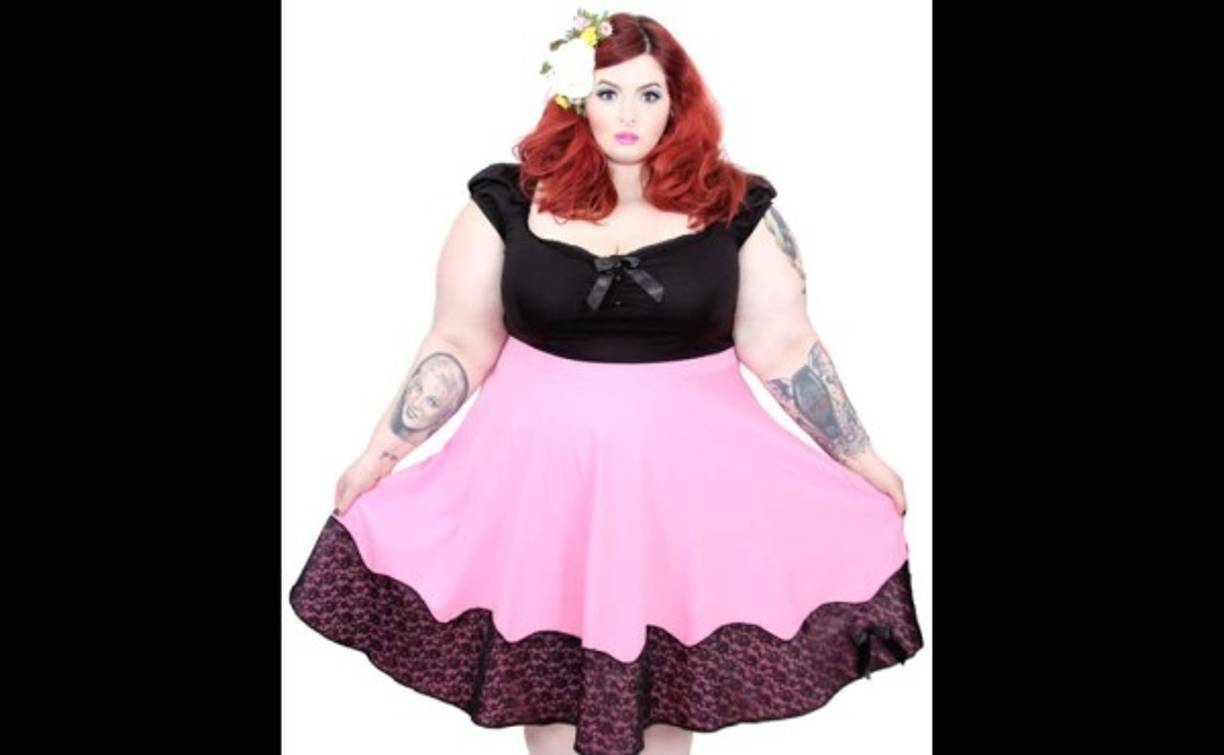 Tess Munster, talla 54, se ha convertido en una defensora de las mujeres que visten más allá de las tallas convencionales y acaba de fichar por Milk Management, una de las agencias de modelos más importantes del mundo.