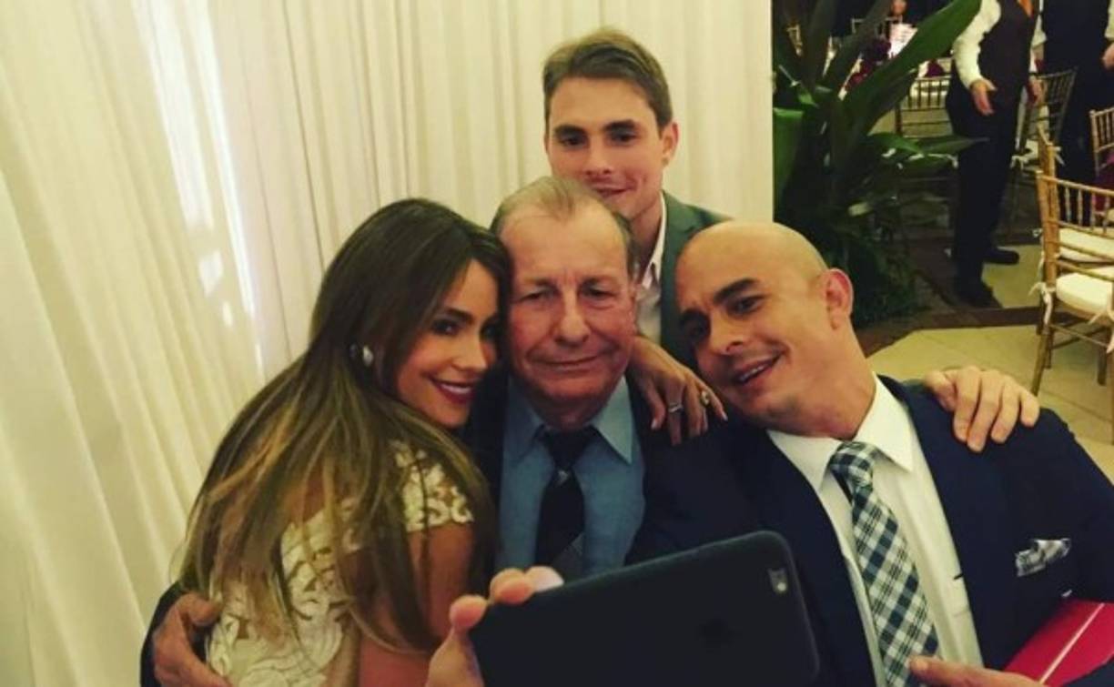Sofía Vergara junto a su familia.