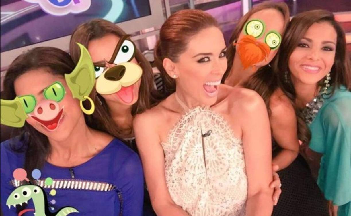 Un meme de Jacqueline Bracamontes con las finalistas de Nuestra Belleza Latina 2015.