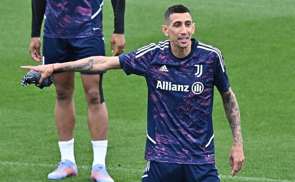 Ángel Di María aclara rumores: “Se habla mucho de mi futuro pero lo dije ya varias veces, estoy muy feliz acá, muy contento y mi familia también. Estamos hablando con el club”.