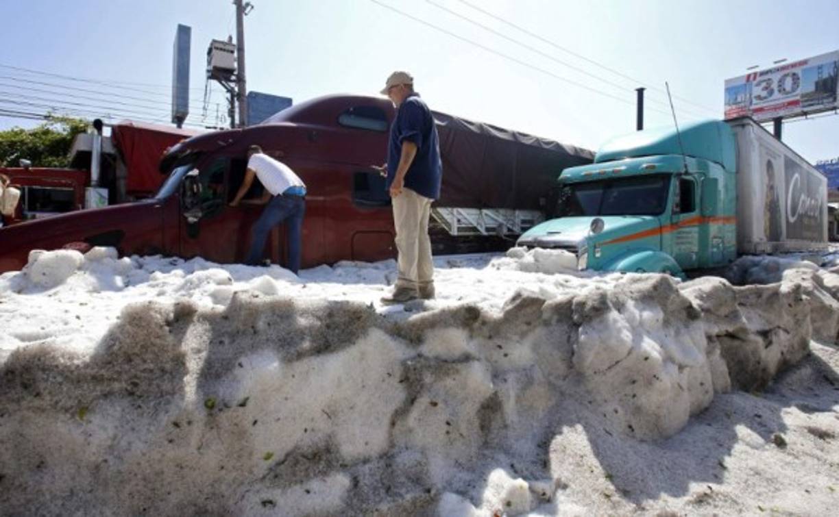 La granizada ocurrió por la inestabilidad en la atmósfera, es decir, el calor de la tierra subió, se combinó con una gran cantidad de humedad y se produjo una condensación, explicó para la AFP Héctor Magaña, meteorológico de la Universidad de Guadalajara.<br/>