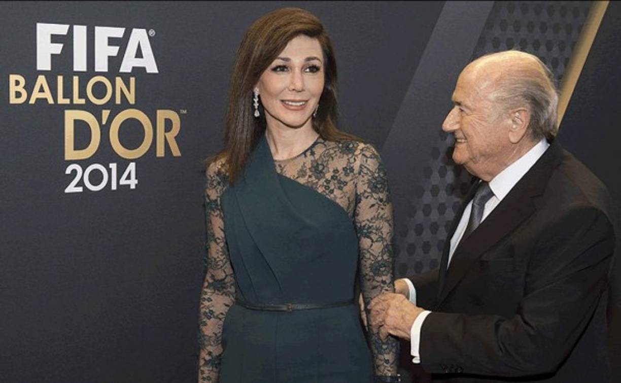Sepp Blatter sorprendió a los asistentes a la gala del Balón de Oro 2014 junto a Linda Barras.