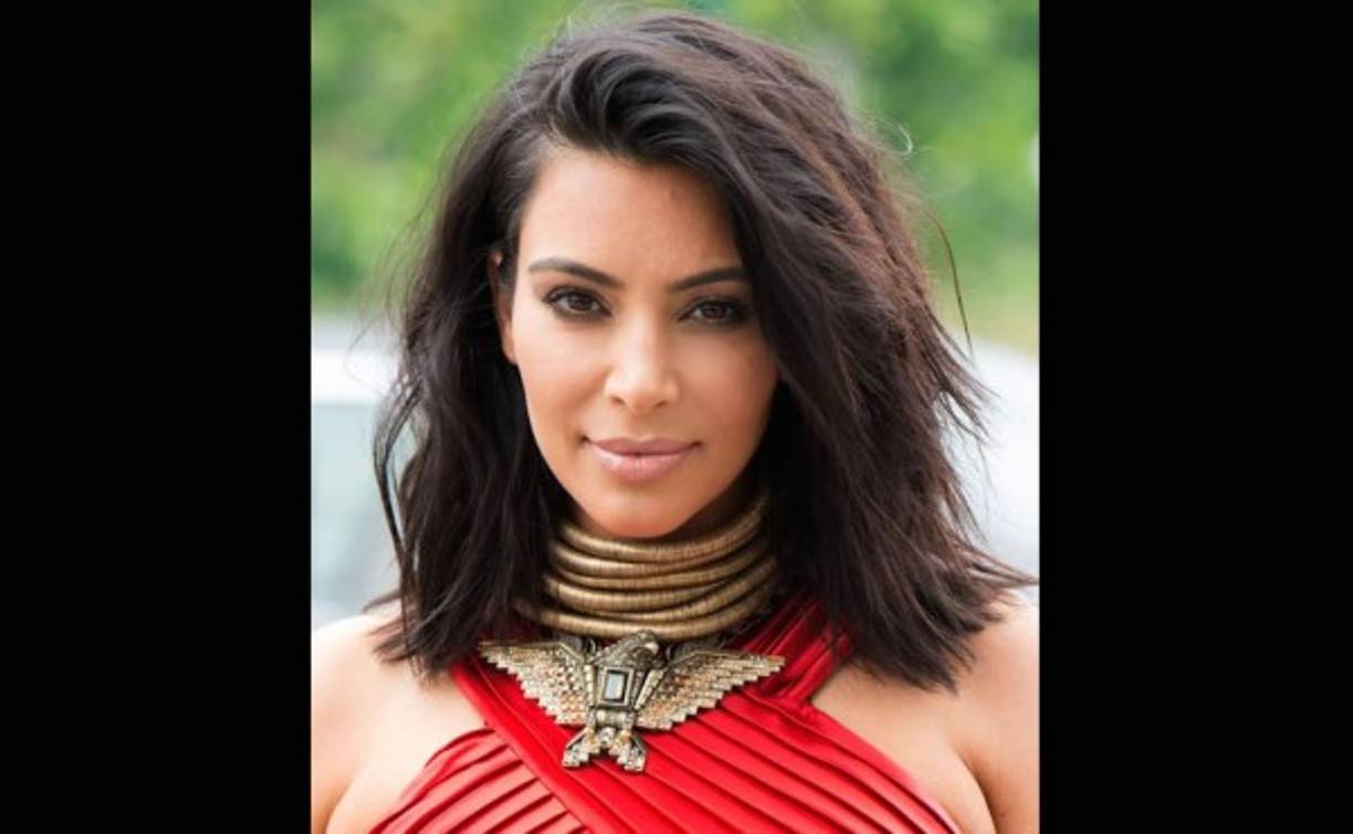 A la Kardashian le encanta experimentar con su look.