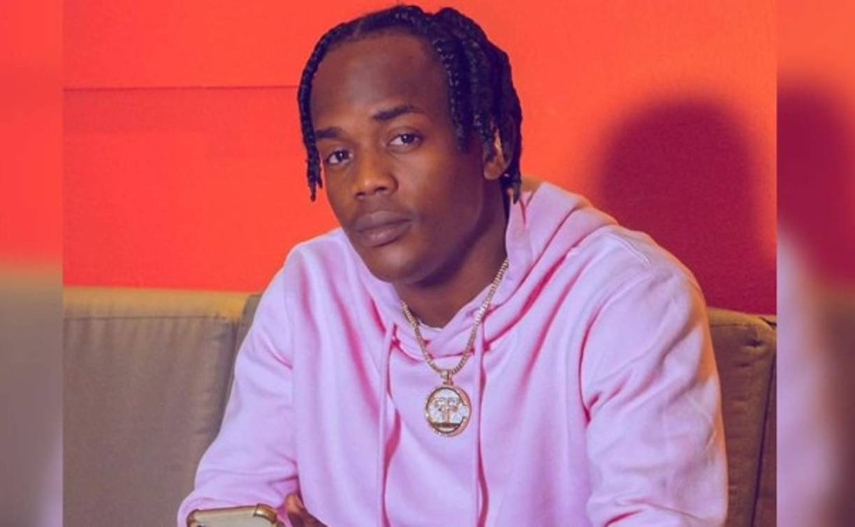 El reggaetonero hondureño causó revuelo tras seguir la corriente a un comentario sexista contra una presentadora hondureña.