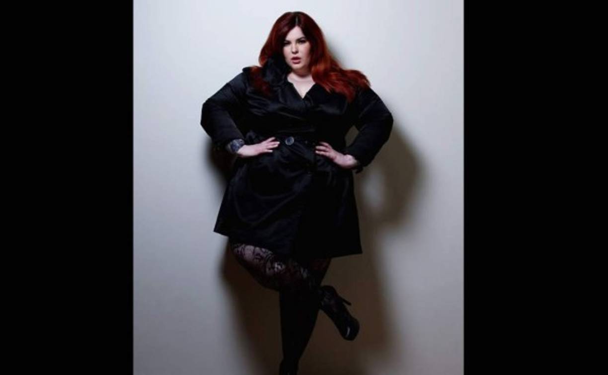 Tess Munster, talla 54, se ha convertido en una defensora de las mujeres que visten más allá de las tallas convencionales y acaba de fichar por Milk Management, una de las agencias de modelos más importantes del mundo.