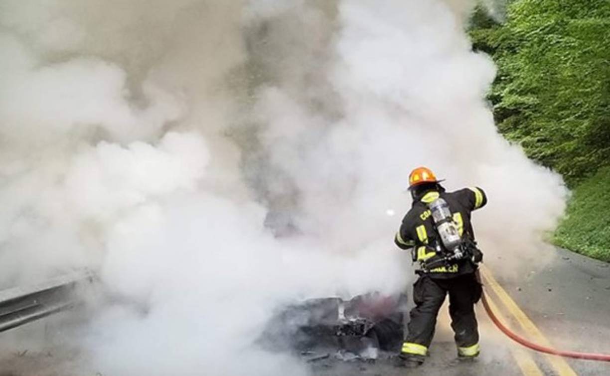 En sus redes sociales reportan los casos que enfrenta a diario, entre ellos los del milagro en el incendio de la iglesia.
