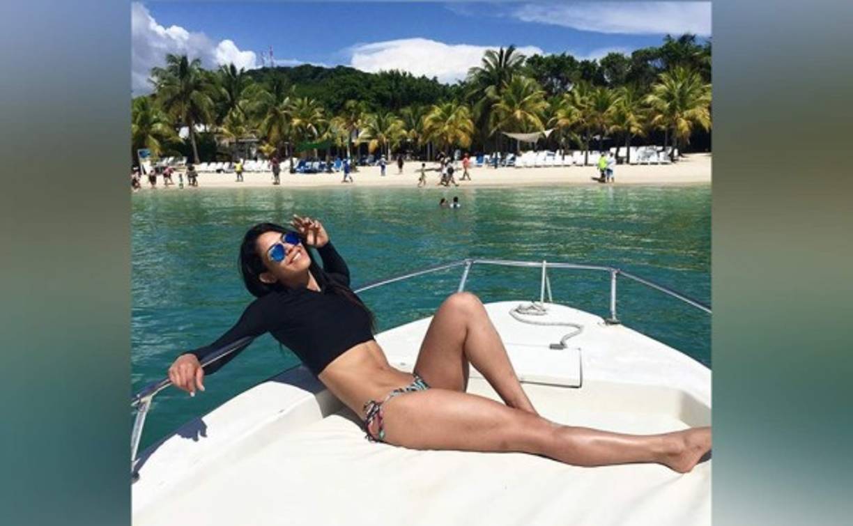 Loren con mucho esfuerzo ha esculpido su figura y no ha recurrido aún a la cirugía estética: 'Bueno por el momento no, siento que a base de mucha disciplina he logrado moldear mi cuerpo con ejercicio, pero no lo descarto'.