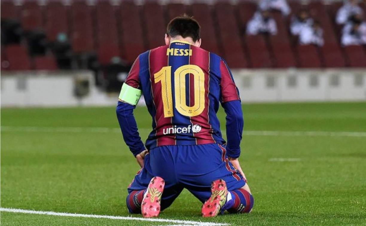 Lionel Messi sufriendo la derrota del Barcelona.