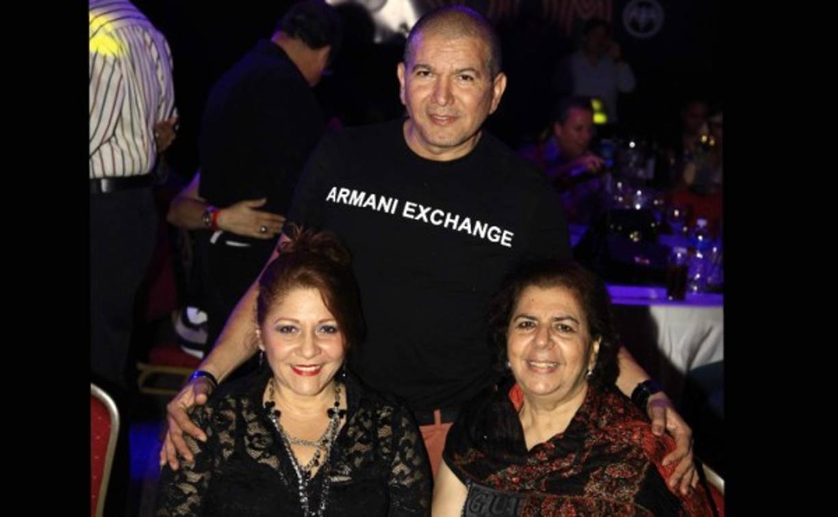 Júnior Zelaya, Patricia Santos y Lilian Kawas.