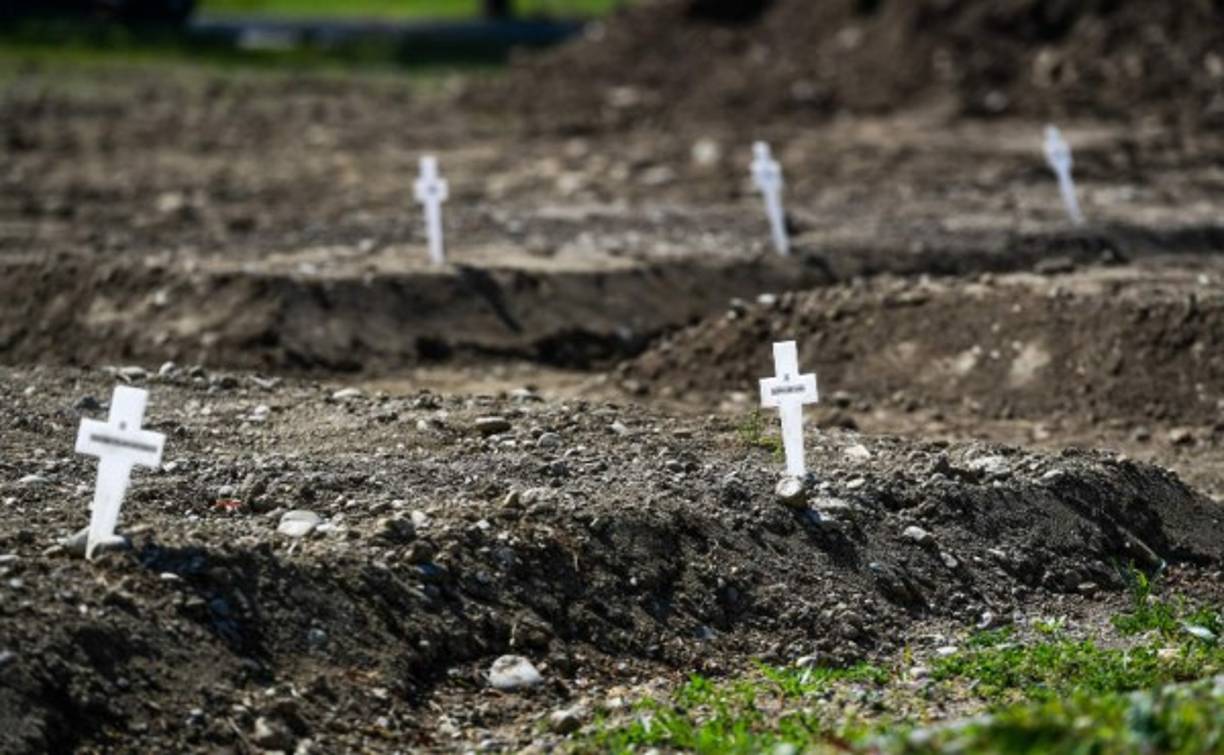 El terreno dedicado a los cuerpos no reclamados puede alojar hasta 600, un número considerado elevado y que las autoridades milanesas esperan no tener que usar en su totalidad.<br/><br/>El campo, dentro del cementerio de Musocco, no contará con un monumento funerario y después de dos años se convertirá en una enorme jardín.