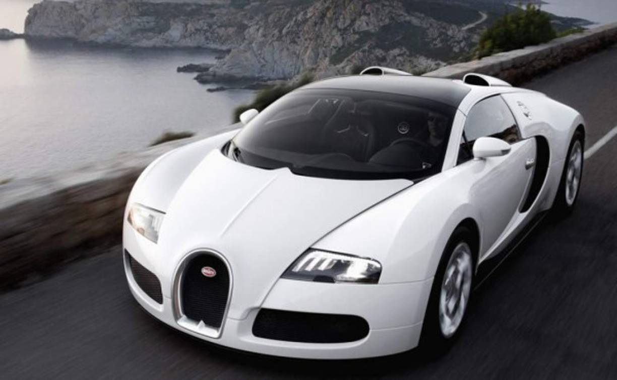 Bugatti Veyron 16.4 Grand Sport | Uno de los carros más rápidos de esta película es el Bugatti Veyron 16.4 Grand Sport. Este auto se fabrica desde 2005 y en la actualidad la misma marca los valoriza en 1,3 millones de dólares.