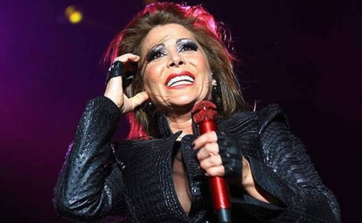 La cantante y actriz mexicana, Alejandra Guzmán, confesó que padeció de cáncer de mama en 2007. Guzmán contó que con mucho temor se enfrentó a la enfermedad pero que gracias a una serie de tratamientos lo superó.