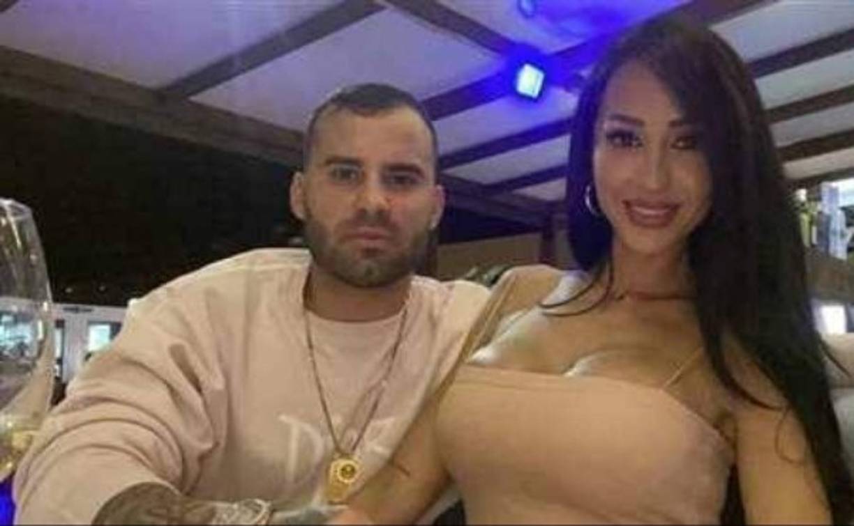 Uno de los escándalos que ha protagonizado Jesé Rodríguez fue cuando su mujer Aurah Ruiz lo descubrió siéndole infiel con una amiga. En las redes sociales se filtró un video del momento.