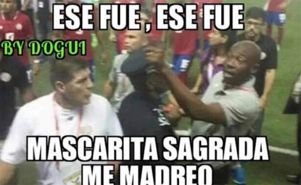 En redes sociales se han burlado del escándalo del exseleccionador de los ticos.