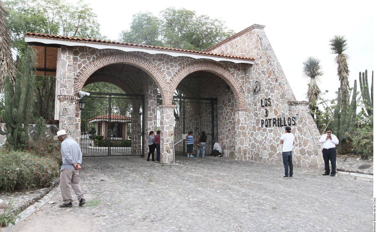 El Rancho Los 3 Potrillos, donde descansan los restos de Chente. El artista nombró así a su rancho en honor a sus tres hijos: Vicente Jr., Gerardo y Alejandro. 