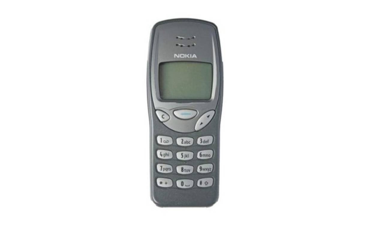 El 3210 se lenzó en 1999. Venía en seis colores distintos, podías enviar imágenes, extra ringtones y 4.5 horas para hablar. Se vendieron 160 millones de unidades.<br/>