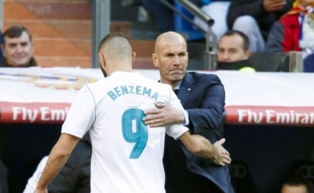 Zinedine Zidane ya le ha dicho a Florentino Pérez que no quiere a nadie en el mes de enero. Sin embargo, el Real Madrid considera que un ‘nueve’ es prioritario para afrontar la segunda parte de la temporada, pero el técnico no lo considera así. Karim Benzema tiene la plena confianza de Zidane hasta el punto que no quiere otro delantero en el mercado de enero que le pueda hacer competencia al atacante.