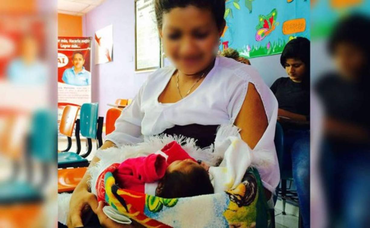 Con la llegada de agosto se confirman en esta ciudad los primeros seis nacimientos de niños con microcefalia; ayer se reportó otra bebé originaria de Nacaome, elevando la cifra dramáticamente a 18 bebés con esta enfermedad. Según comprobó el equipo periodístico de Diario LA PRENSA, los casos se registraron así: tres en el Seguro Social, dos en el materno infantil del Leonardo Martínez y uno en el Mario Catarino Rivas. La Secretaría de Salud informó esta semana que a nivel nacional se había registrado el nacimiento de 10 bebés con microcefalia, cifra a la que se le suma el caso de la bebé hondureña que nació en junio en un hospital de Nueva Jersey en Estados Unidos.