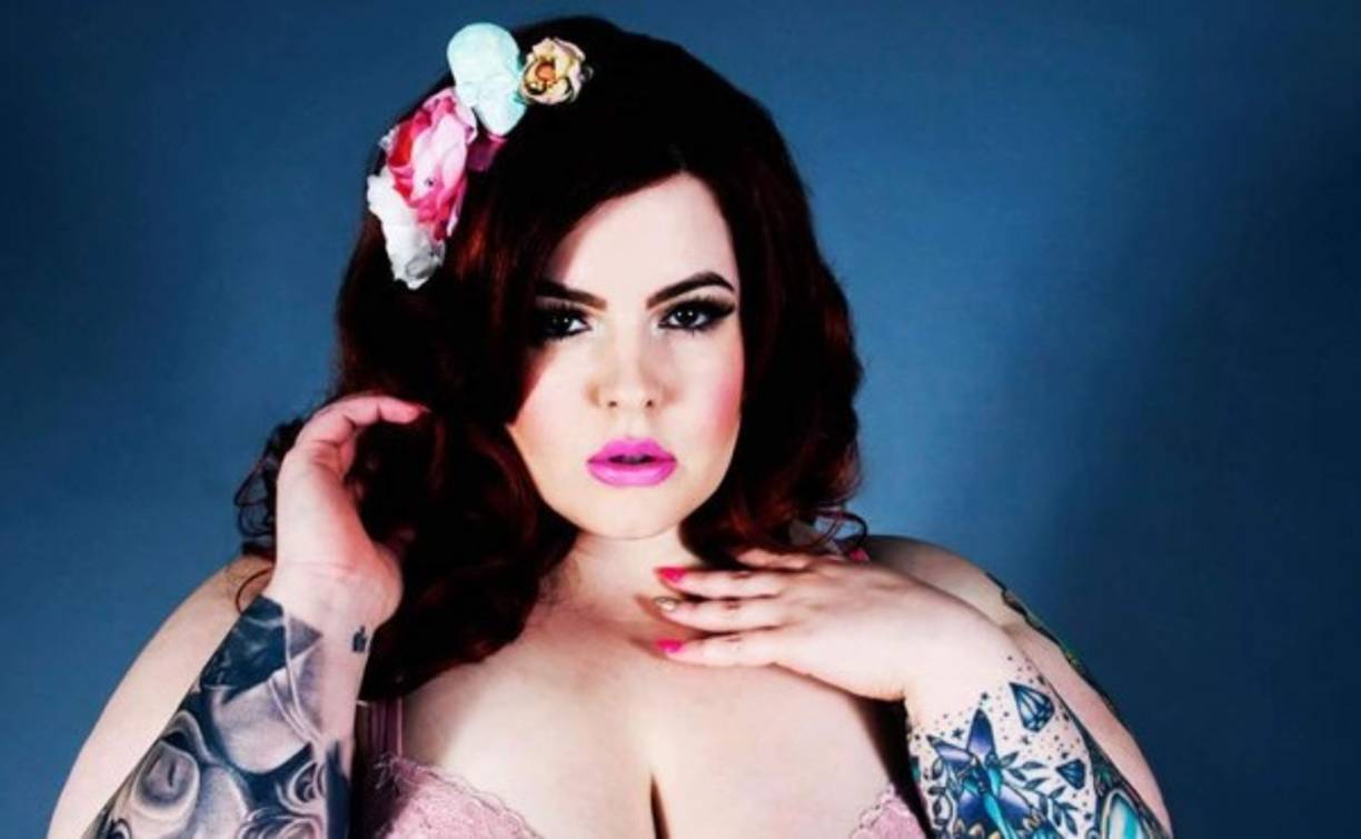 Tess Munster defiende el cánon de belleza femenina más allá de la talla 22. Lo hace a través de las redes sociales.