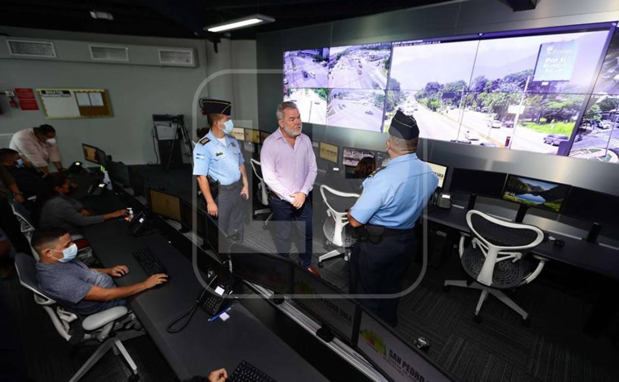 El jefe policial añadió que en el 911 le están dando mantenimiento a algunas cámaras aprovechando la interrupción del servicio y, según él, están funcionando algunos aparatos en el centro.La decisión de la Municipalidad de apoyar a la Policía es bien recibida por los sampedranos al saber que la ciudad sigue vigilada a pesar del impasse con el 911.