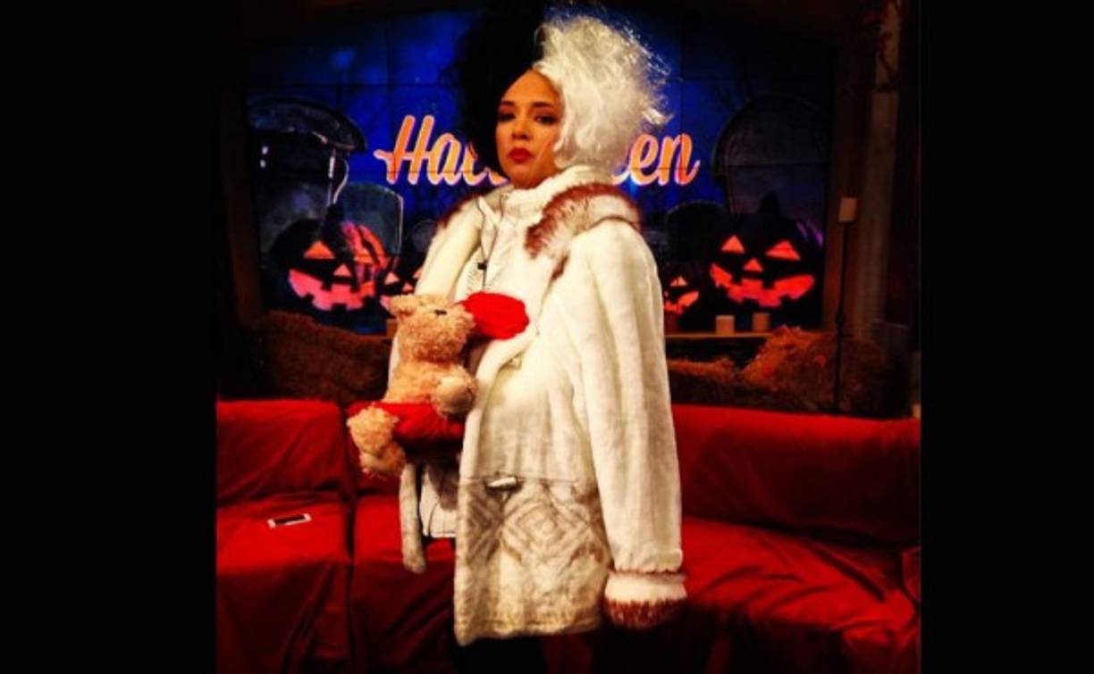 Adamari López. ¡Les presento a Cruela de Vil! Halloween', comentaron en Un nuevo día al mostrar la foto de la presentadora boricua.<br/>