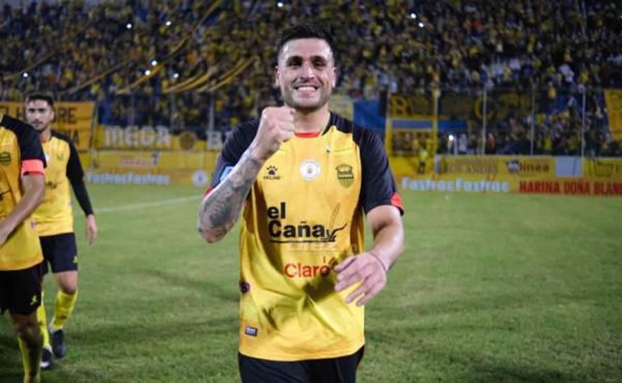 El Real España anunció la renovación por dos años del goleador argentino Ramiro Rocca.