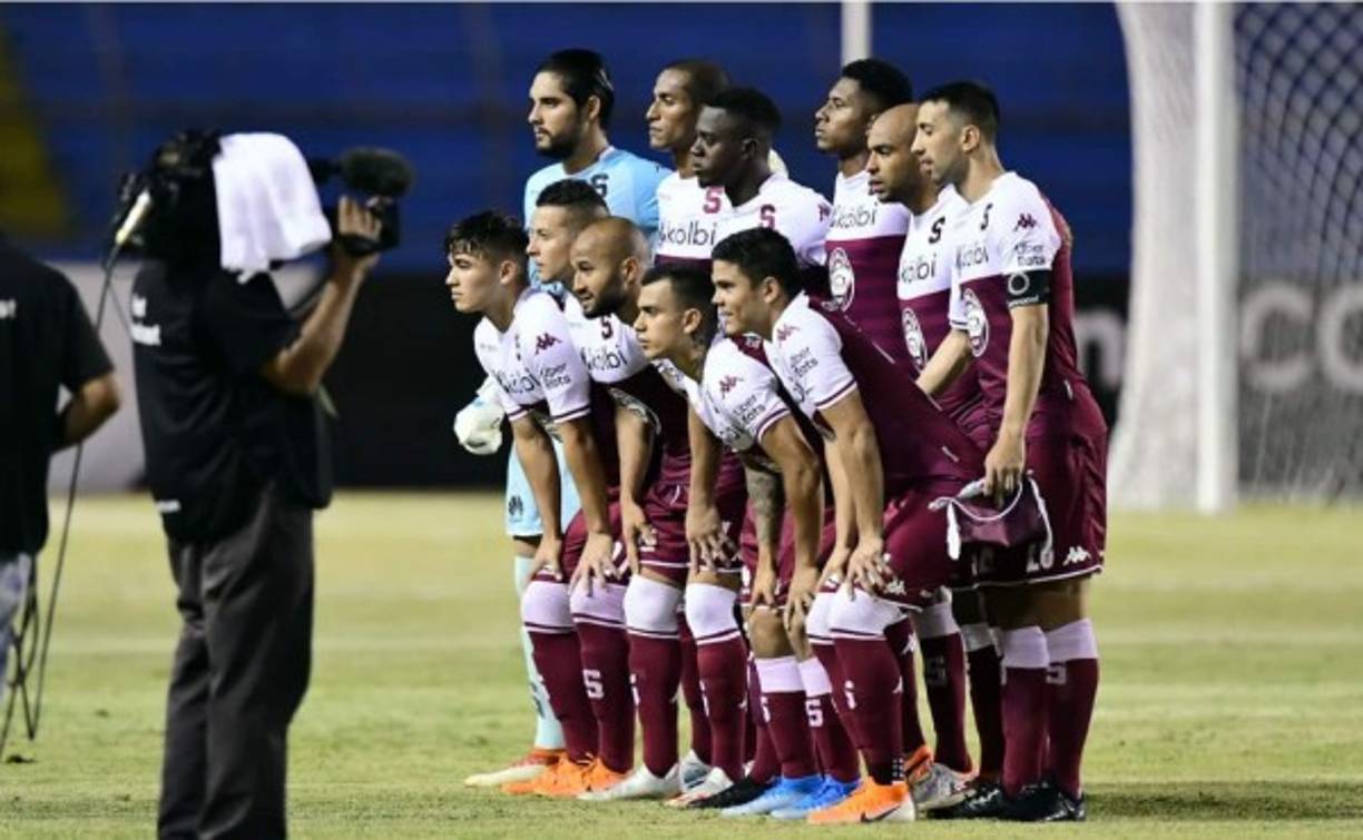 El equipo titular del Saprissa para enfrentar al Olimpia. Foto Yoseph Amaya
