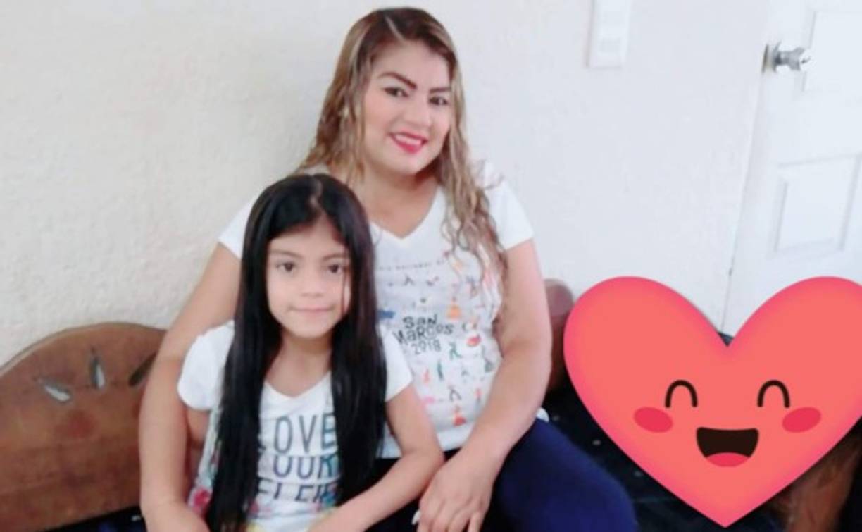 El percance ocurrió la noche del 15 de septiembre, cuando un camión cisterna perdió el control y al parecer invadió el carril por donde se conducía la madre y sus hijos a bordo de una camioneta.