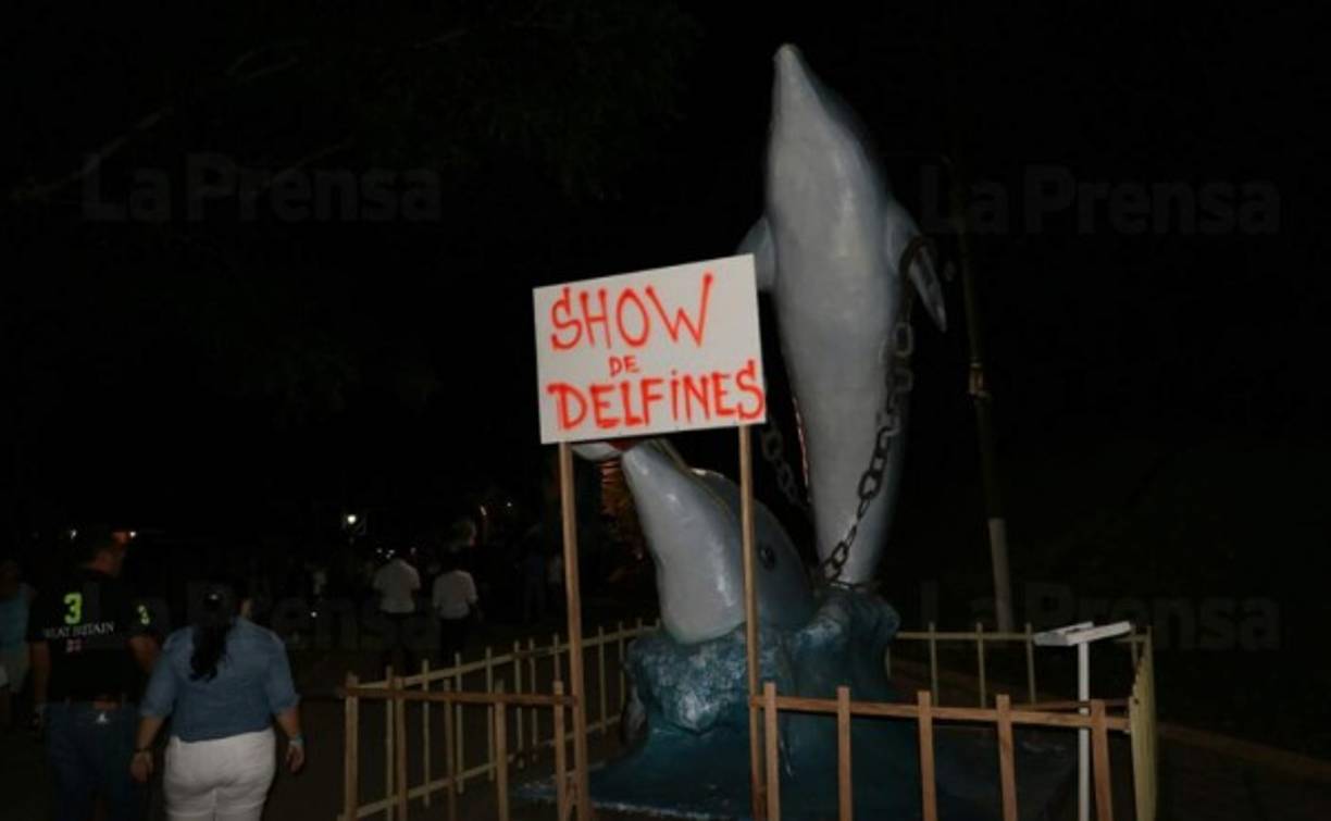 Todos los años se realizan las chimeneas con un tema distinto y en esta ocasión fue alusivo a la vida marítima.