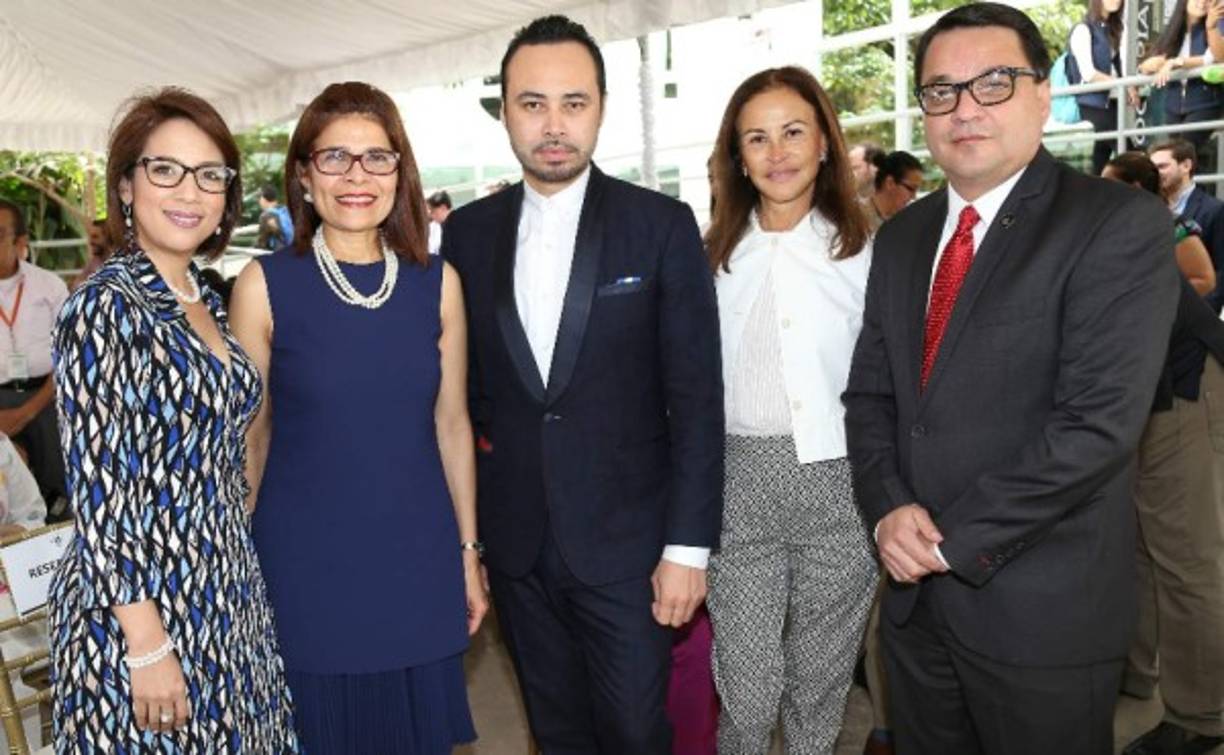 Rosalpina Rodríguez, Hilda de Pyerrecave, Carlos Campos, Lizzette Pozzi y Marlon Brevé.