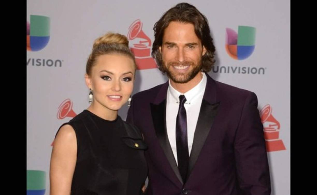 ANGELIQUE BOYER Y SEBASTIÁN RULLI. Luego de varios meses de fuertes rumores —tras protagonizar juntos la telenovela Lo que la vida me robó— la pareja confirmó su noviazgo en las redes sociales en septiembre.