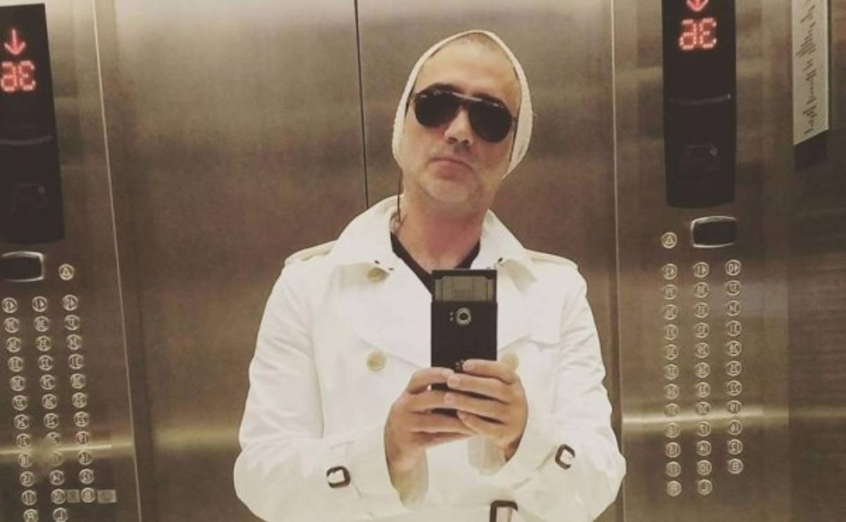 Muchos dicen que Alejandro Fernández es 'gay' después de mirar sus últimas fotos en Las Vegas. Repasamos sus fotos más reveladoras.