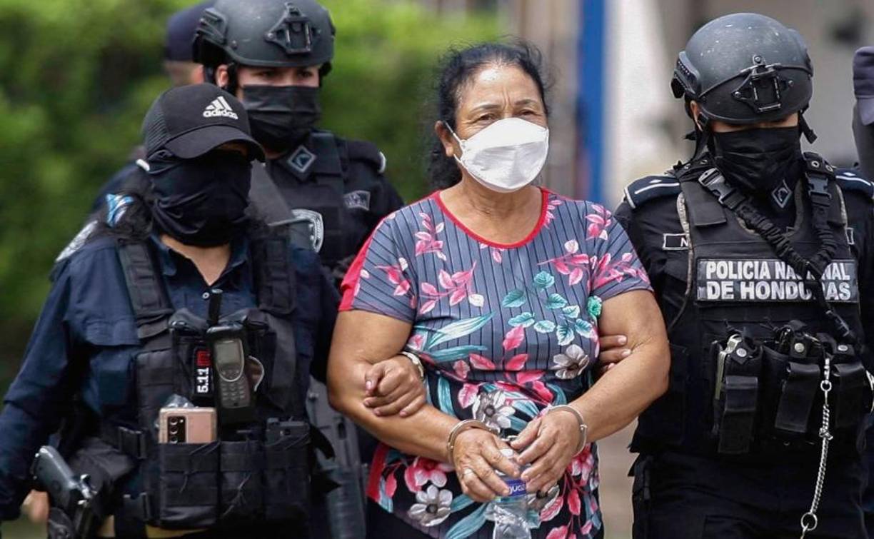 Herlinda Bobadilla pidió al ministro Ramón Sabillón le concedan solo unos minutos previo a que Tito Montes sea sepultado. 