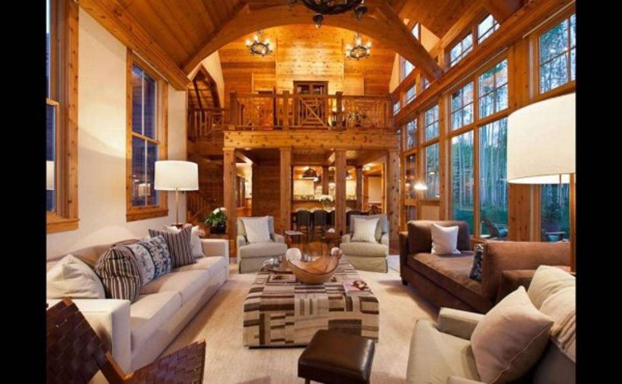 Fue construida en 1843, y aunque no tiene tantas excentricidades tiene un gran valor por los arreglos que le hizo la modelo.<br/><br/>