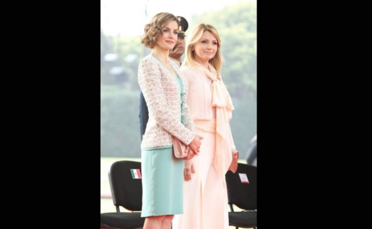 La reina de España junto a la primera dama de México.