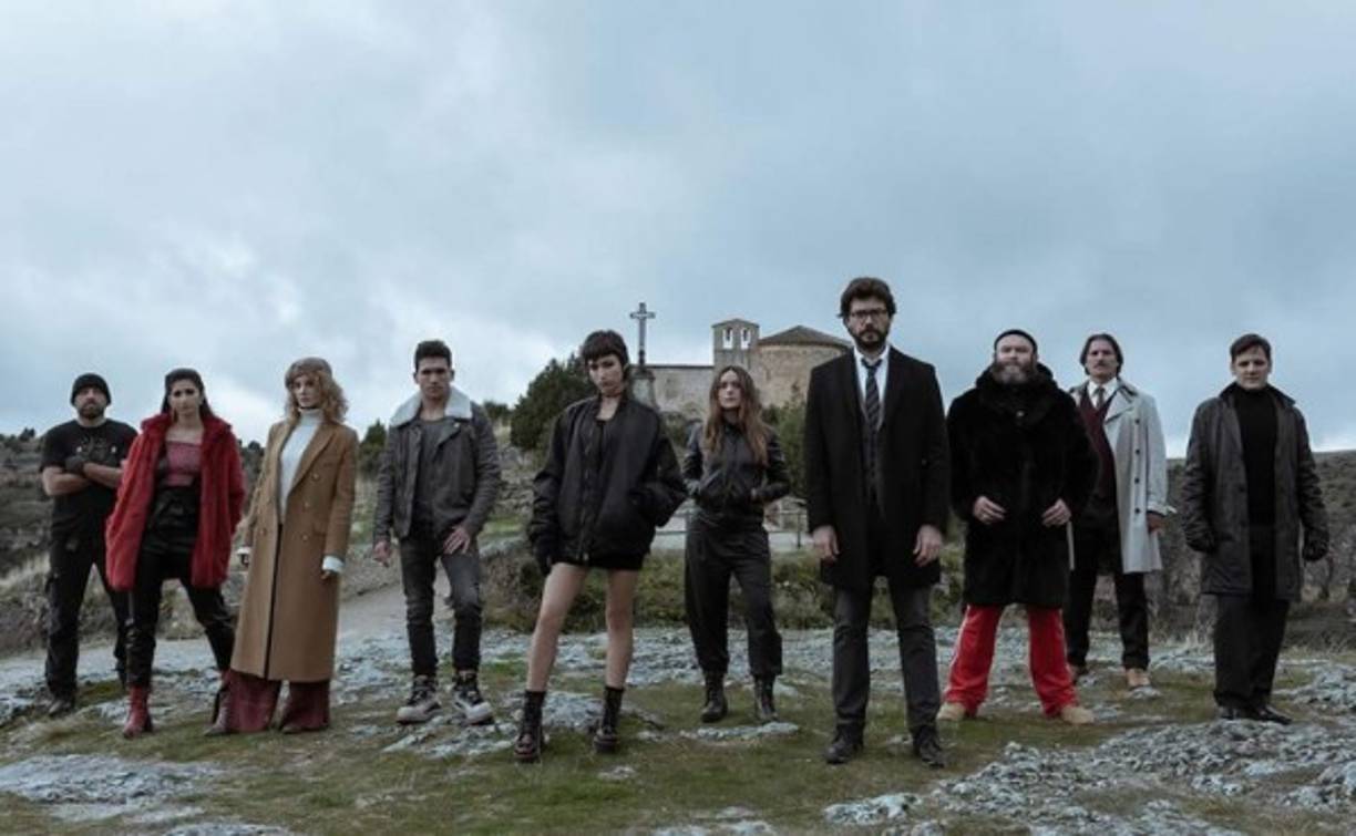 En la tercera temporada, los atracadores están disfrutando de su botín luego del atraco a la Casa de Moneda y Timbre; sin embargo, 'Río' es capturado y El Profesor de nuevo reúne al equipo para rescatarlo. <br/><br/>