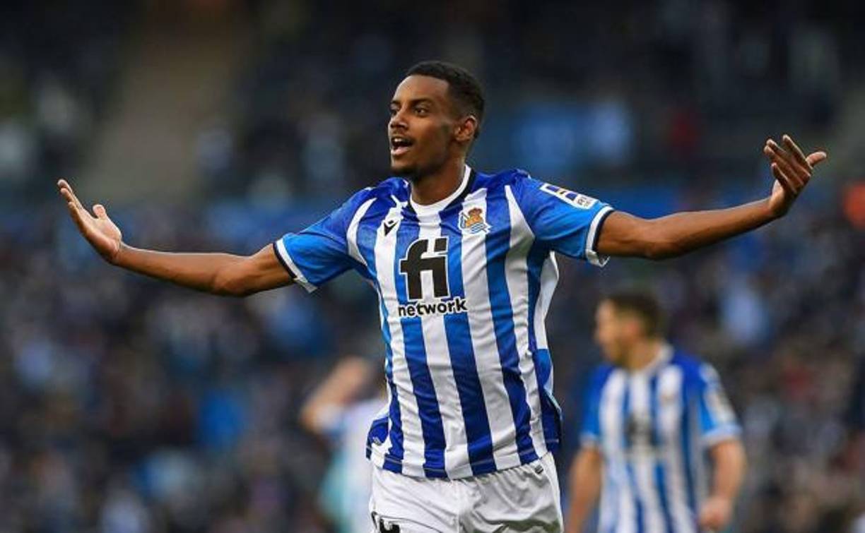 Sorpresa. El Newcastle United ha llegado a un acuerdo con la Real Sociedad por el traspaso del delantero sueco Alexander Isak a cambio de 70 millones de euros.