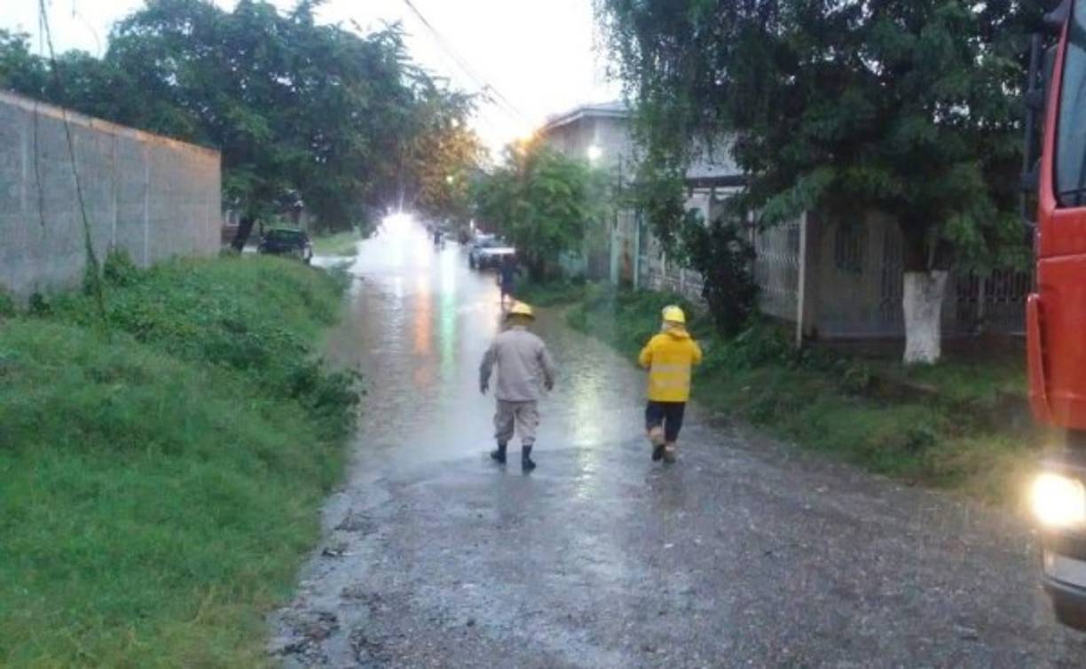 Copeco sugiere a la población tomar medidas preventivas como el uso de abrigos, gorros y bufandas, sobre todo, en población vulnerable a enfermedades respiratorias como niños y niñas, personas con discapacidad, adultos mayores y mujeres embarazadas.