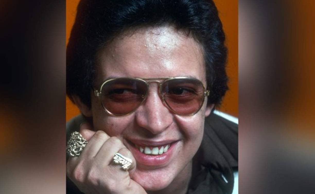El cantante Héctor Lavoe, contrajo VIH en los años 80 por compartir agujas para inyectarse drogas. Murió el 29 de junio de 1993 a causa de complicaciones provocadas por la enfermedad, tenía 46 años.