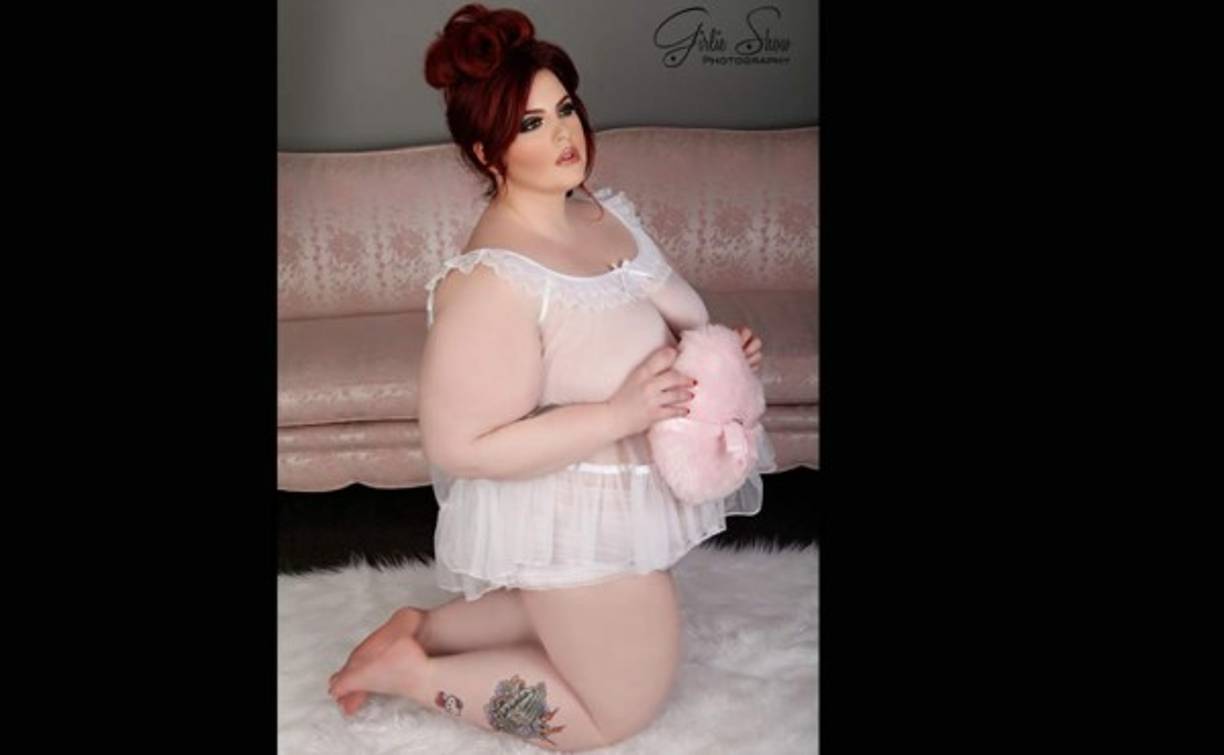 El estándar de la industria para las modelos profesionales de talla extra usualmente es entre la talla ocho y 16 estadounidense y normalmente las modelos miden 1.72 metros.