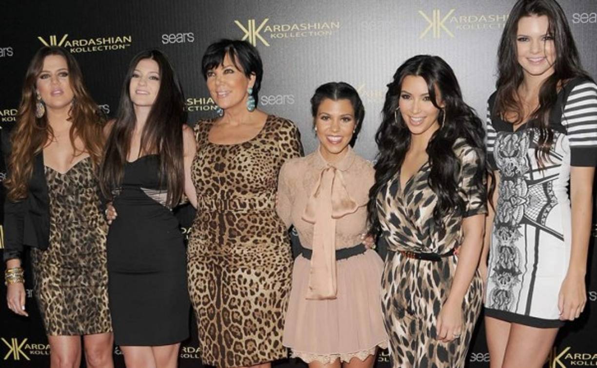 El tiempo no fue el que causó tremendo cambio en la fisonomía de las polémicas hermanas, con justa razón no han querido unirse al reto viral que compara el antes y después de una década.<br/><br/>Ya que ellas no lo han hecho les facilitamos el trabajo y echamos un vistazo a como lucían estas famosas antes de sus múltiples cirugías.<br/>