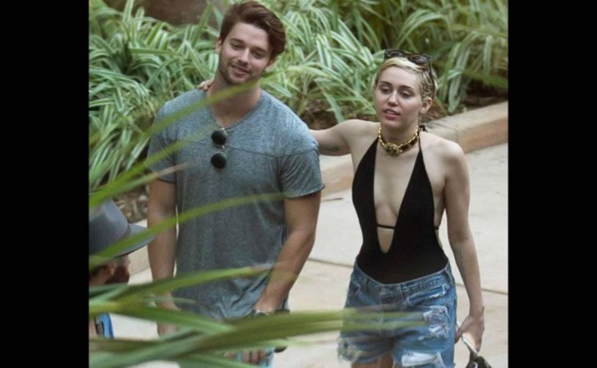 MILEY CYRUS Y PATRICK SCHWARTZENEGGER. Luego de ser vistos juntos en varias ocasiones, la cantante reveló en noviembre que está saliendo con el hijo del famoso Arnold Schwarzenegger.