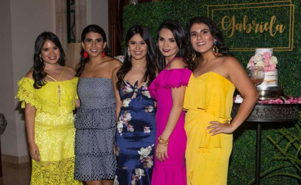 Daniela Alvarado, Melissa Handal, Gabriela Alvarado, Elena Alvarado y Giuliana Faraj.