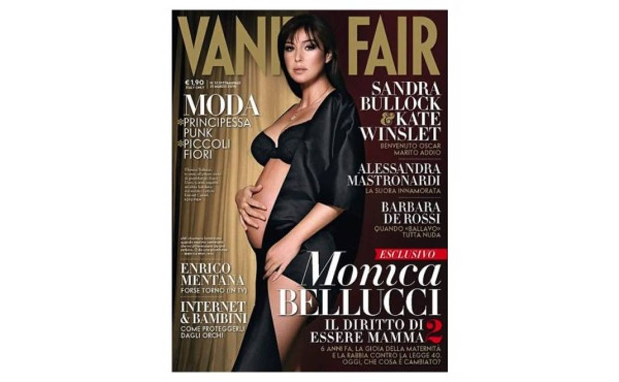 Mónica Bellucci posó los 45 años su segundo embarazo en la portada de la edición italiana de la revista ‘Vanity Fair’.
