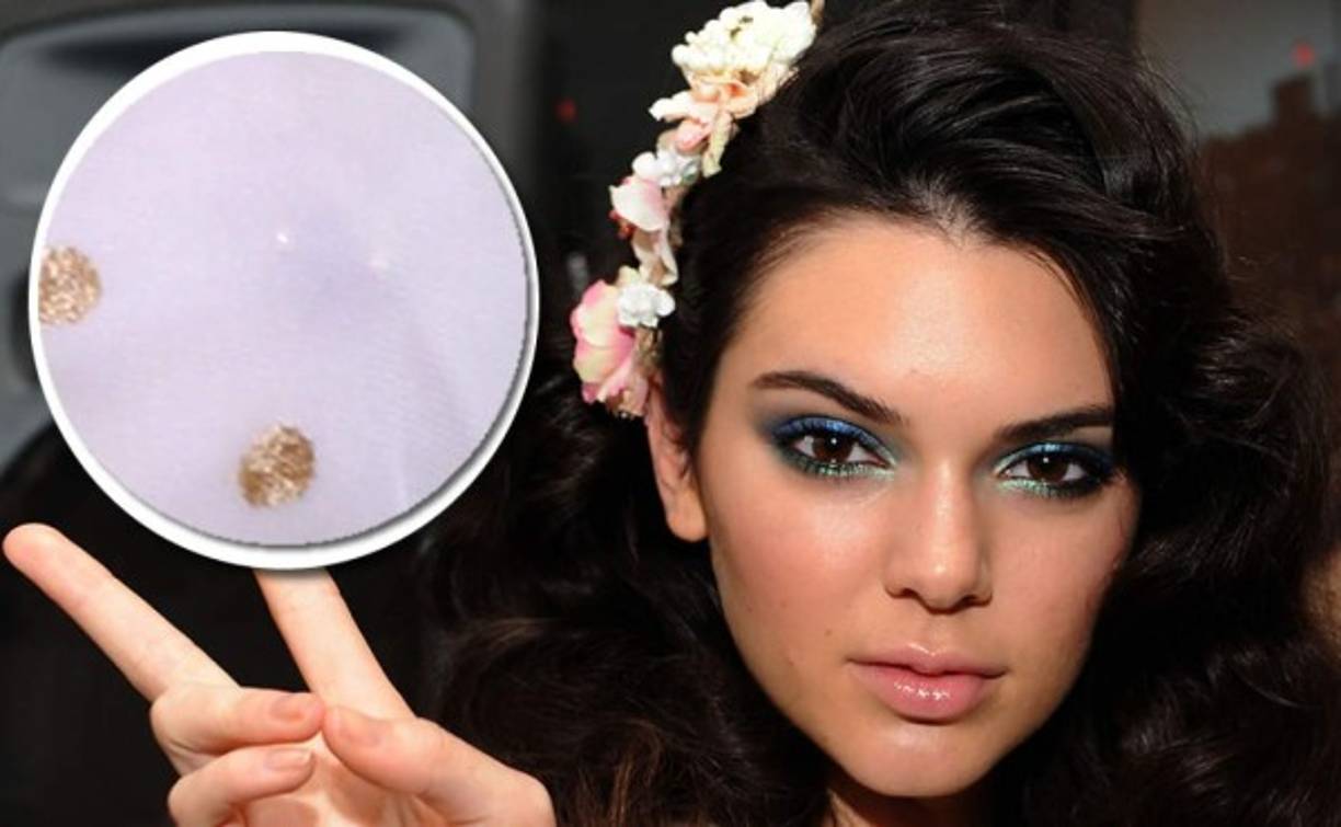 Allí, por exigencias del guión, ha tenido que enseñar una joya que siempre esconde… su piercing del pezón.